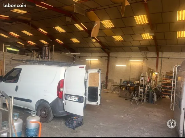 Location local hangar de stockage