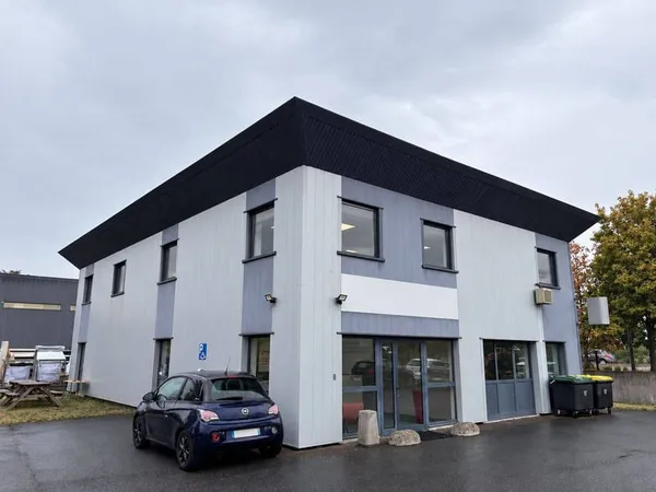 Bureaux 1 pièce 130 m²