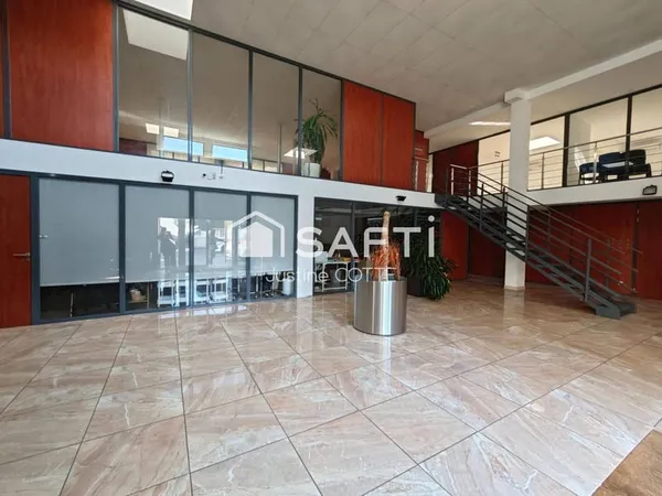 Bureaux 701 m²