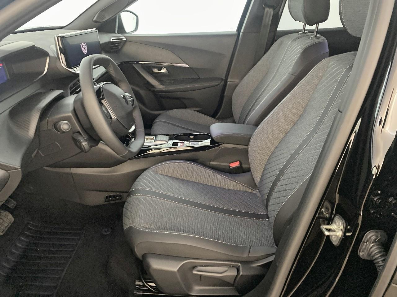 Peugeot 2008 hybrid 145 ch e-dcs6 allure — photo 9