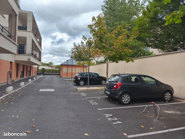 Place de parking à louer