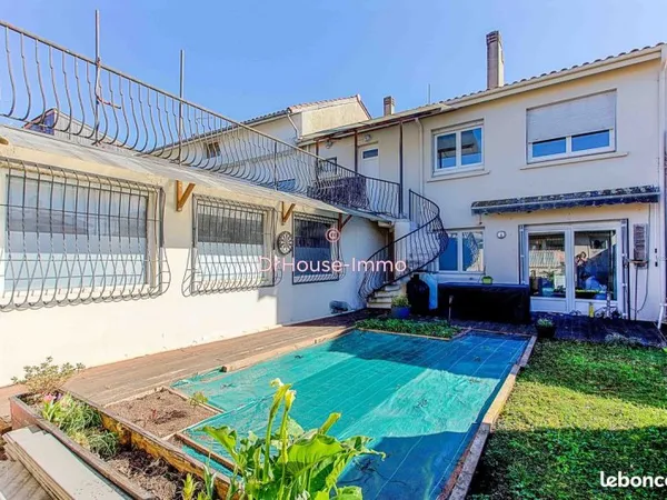 Maison 9 pièces 217 m²