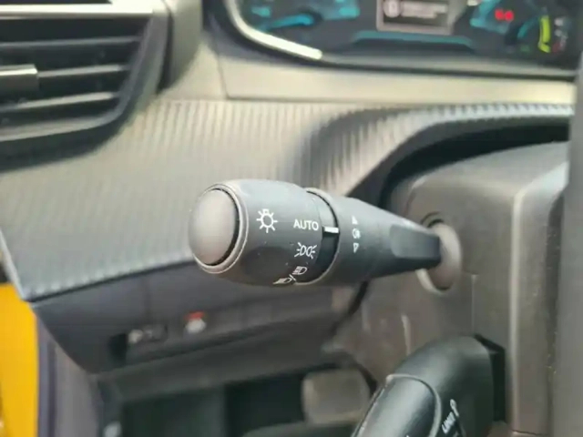 Peugeot 208 electrique 50 kwh 136ch — photo 82