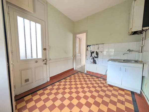 Studio à rénover et plateau à aménager