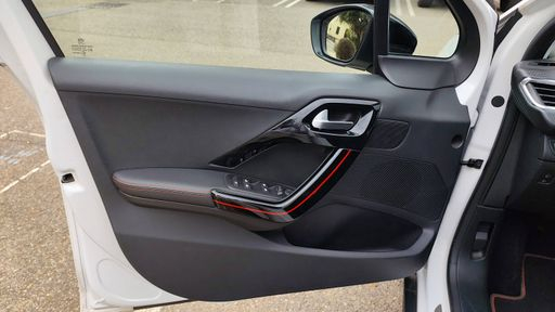 Peugeot 2008 1.2 PureTech 130 EAT6 - GT Line – 2019 – 48133 km – Essence – Boîte Automatique — photo 38