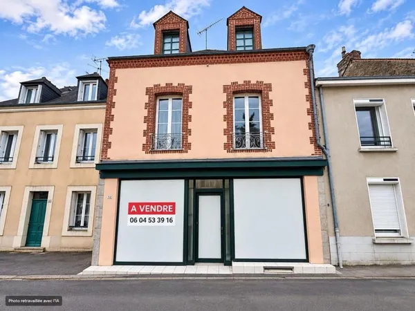 Immeuble de caractère avec commerce et habitation