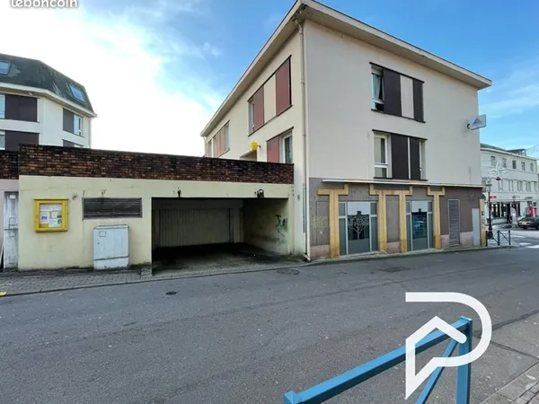 Loue place de parking Rue Hirschauer - centre ville St Avlod