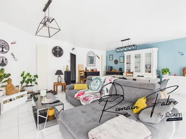 Grande maison de plain pied avec 4 chambres, 1 bureau et belle parcelle