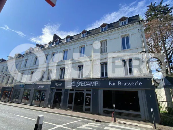 Local commercial 633 m²