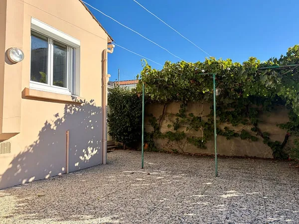 Maison avec garage, studio et dépendance au coeur de La Chaume