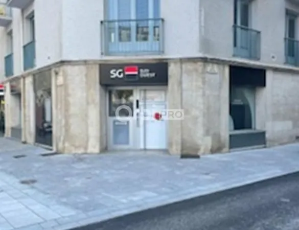 Local bureaux 378 m²