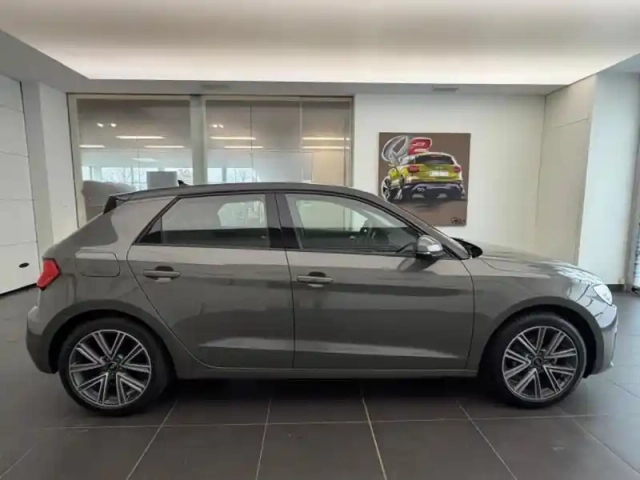 Audi A1 sportback 25 tfsi 95ch design s tronic 7 — photo 4