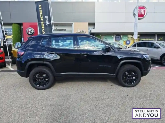 Jeep Compass 1.3 phev t4 240 ch 4xe eawd — photo 4