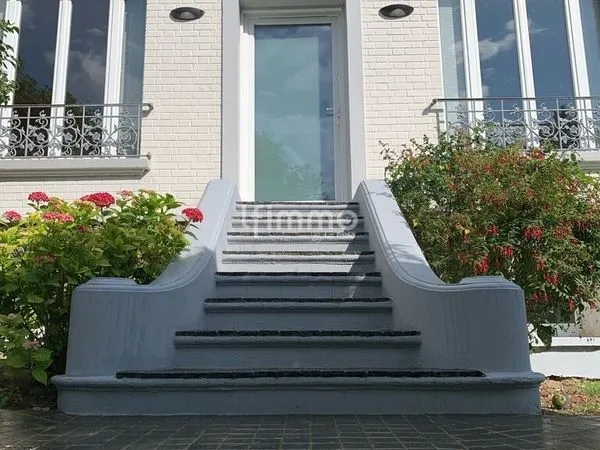 Maison 8 pièces 185 m²