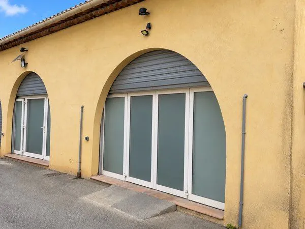 Montauroux - Locaux commerciaux loués, rentabilité 6 %