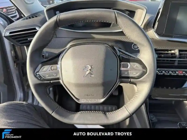 Peugeot 2008 e- 136ch allure — photo 9