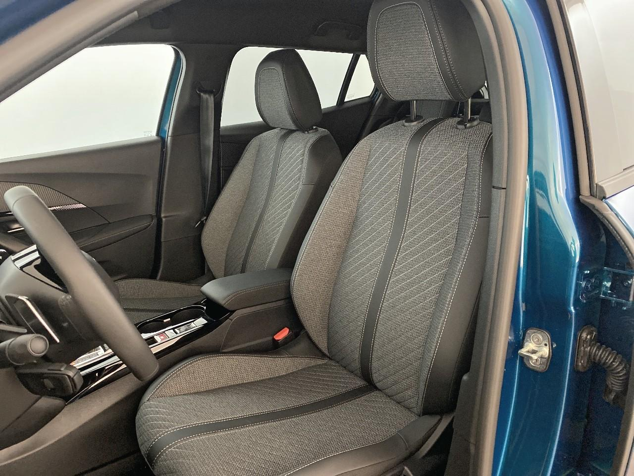 Peugeot 2008 hybrid 145 ch e-dcs6 allure — photo 9