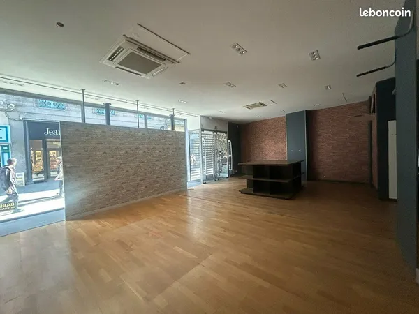 Local commercial 126 m²