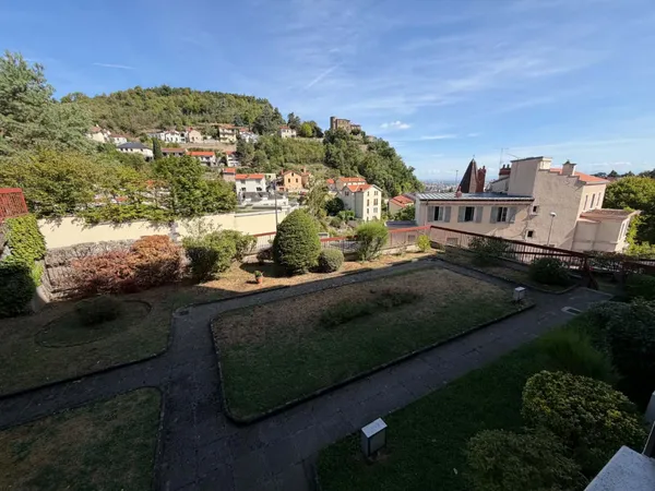 Appartement T2 rénové avec place de parking
