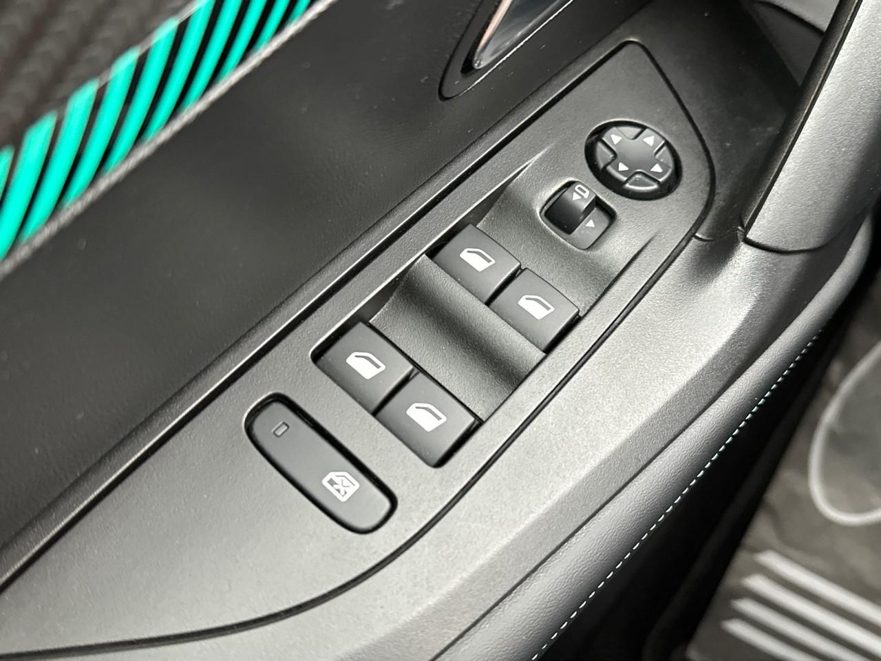 Peugeot 2008 puretech 130 s&s bvm6 allure — photo 15