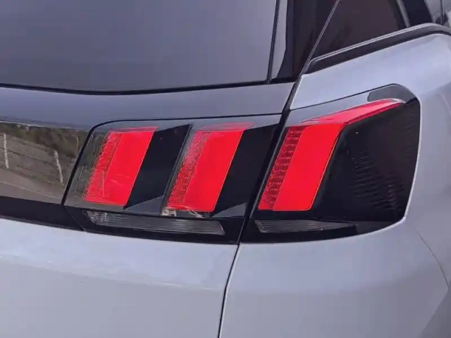 Peugeot 3008 puretech 130ch s&amp;s bvm6 — photo 17