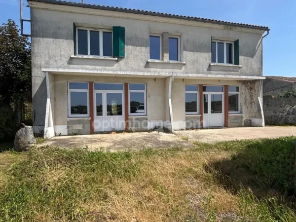 Maison 8 piéces à rénover de 200 m² avec permis accepté pour création de 2 logements - Moulidars (16