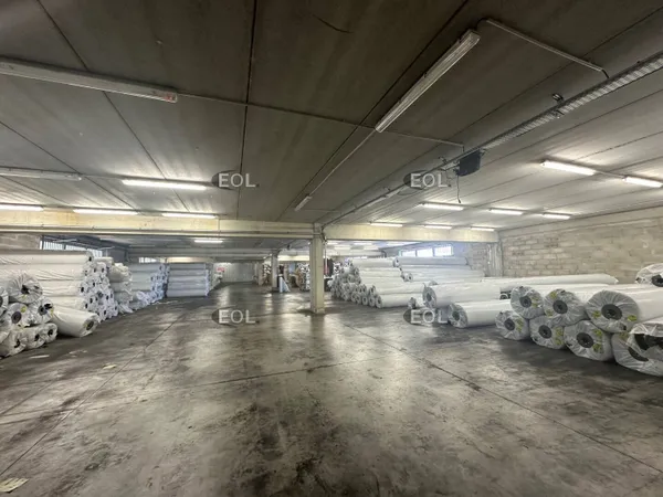 Local d'activité 900 m²