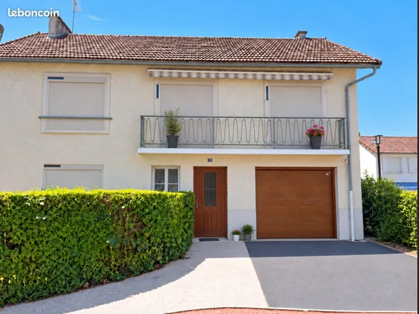 Maison 4 pièces 89 m² avec jardin, garage et balcon - Aurillac