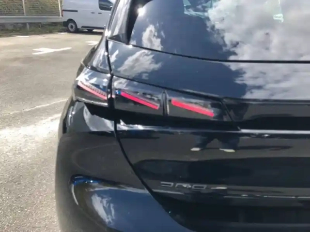 Peugeot 308 hybrid 145 e-dcs6 — photo 17
