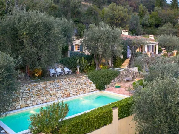 CO-EXCLUSIVITÉ - Villa provençale avec vue panoramique sur la me