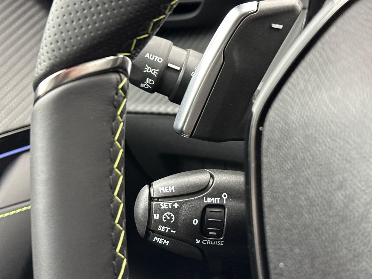Peugeot 208 hybrid 145 e-dcs6 gt — photo 17
