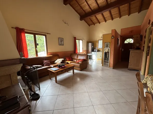 Village à 5km de Limoux - Villa construite en 2001 sur terr