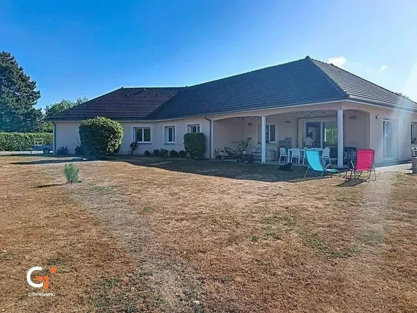Maison de plain-pied 7 pièces 160 m²