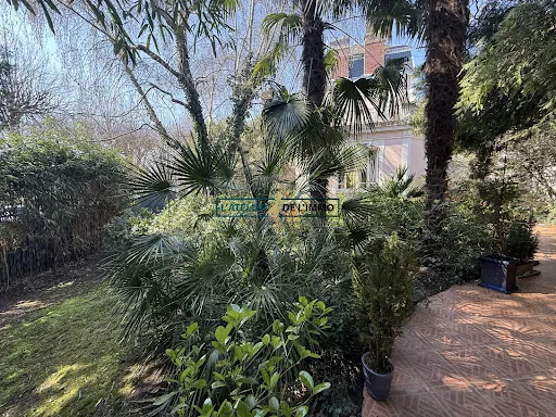 Maison 9 pièces 239 m²