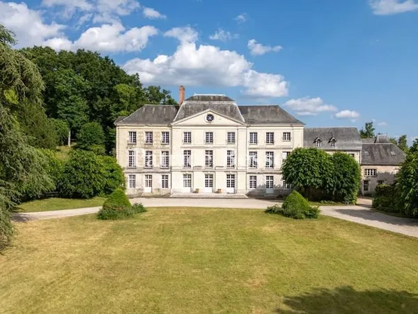 Château 20 pièces 1000 m²