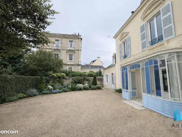 Local 351 m² Le Mans
