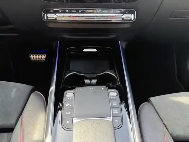 Mercedes Gla 200 d amg line — photo 19