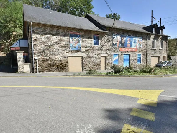 Local 165 m² Uzerche