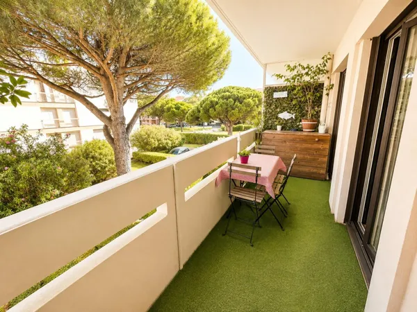 À VENDRE - PORT-FRÉJUS - 35 m² - À 350 M DE LA PLAGE - CAVE - PARKING