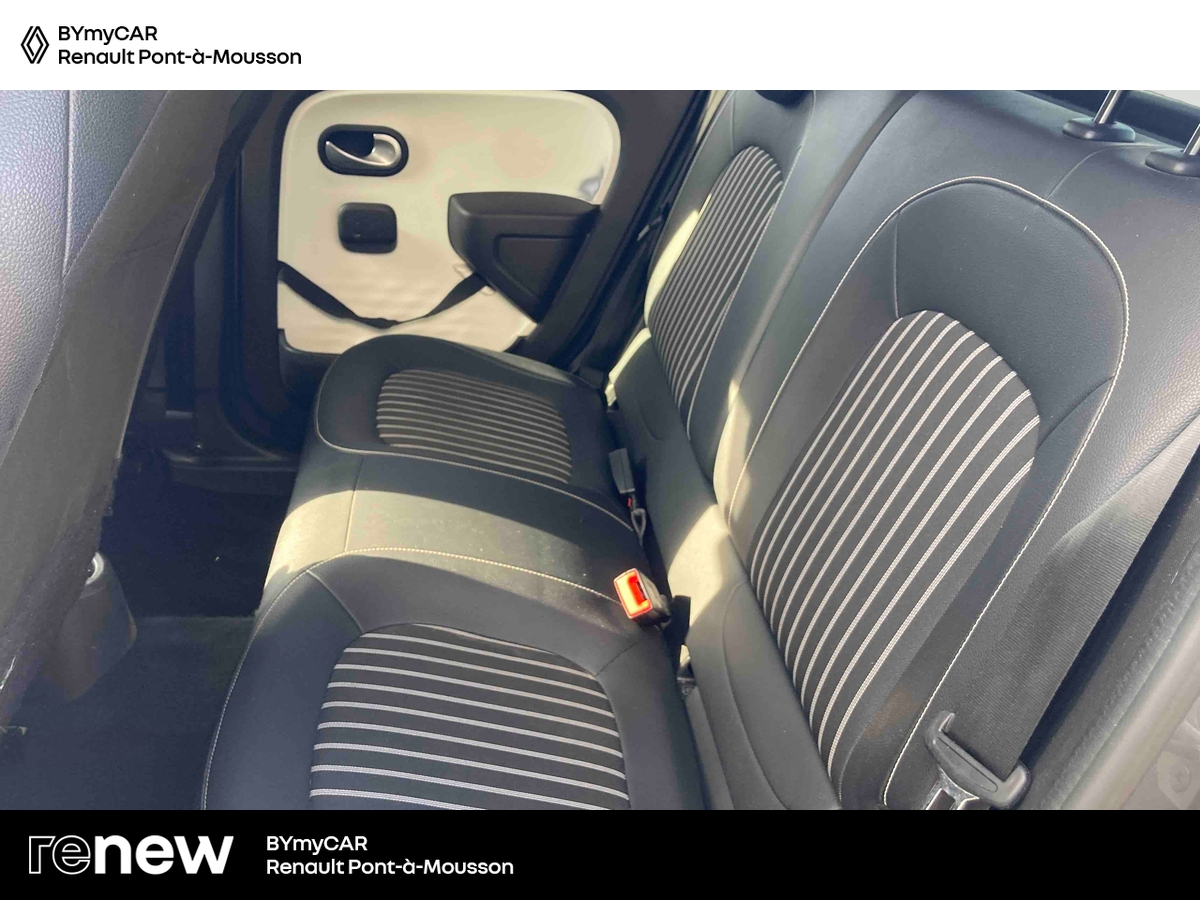 Renault Twingo III E-Tech — photo 12