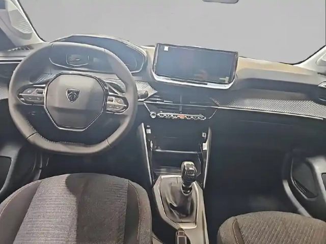 Peugeot 208 turbo 100 ch bvm6 — photo 8