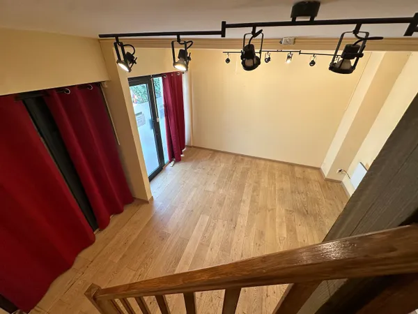 Loue local commercial 38m² Saint-Ouen - 142 rue des Rosiers