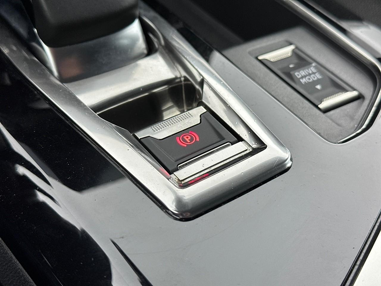 Peugeot 3008 hybrid 225 e-eat8 allure — photo 32