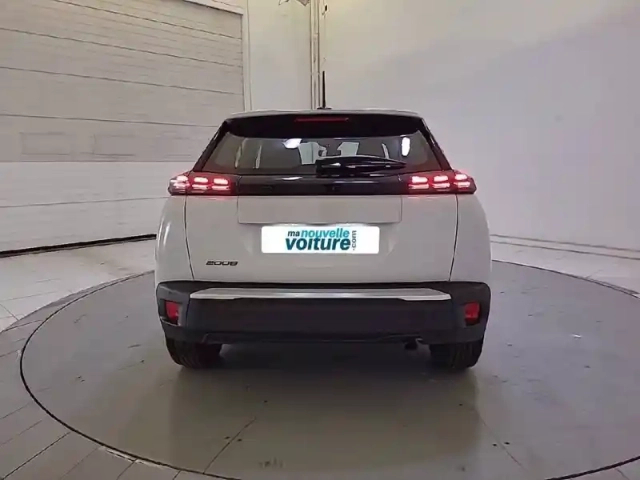Peugeot 2008 puretech 100 s&amp;s bvm6 — photo 5