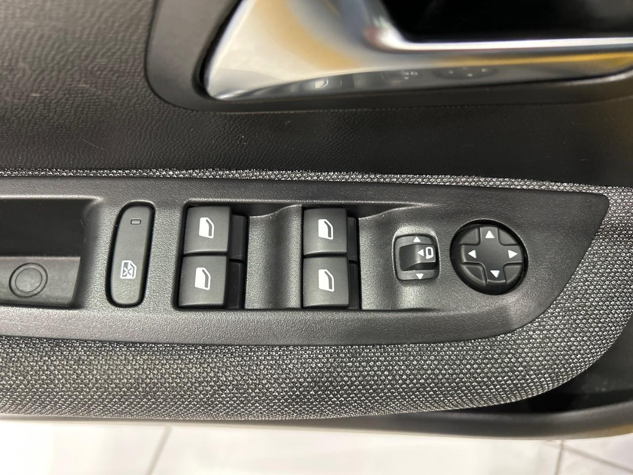 Peugeot 208 1.2 puretech 100ch s&s style — photo 16