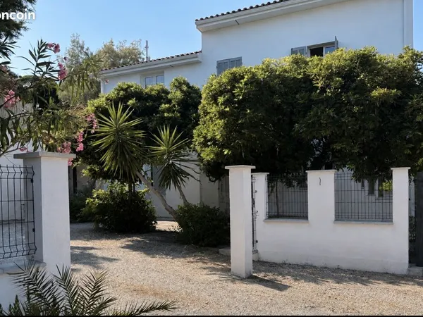 Rare sur le secteur Duplex à réinventer 133 m2 / Jardin + Stationnements à qq mm à pieds centre, por