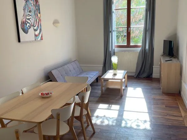 Appartement t3, 2 grandes chambres hyper centre secteur place Grenette