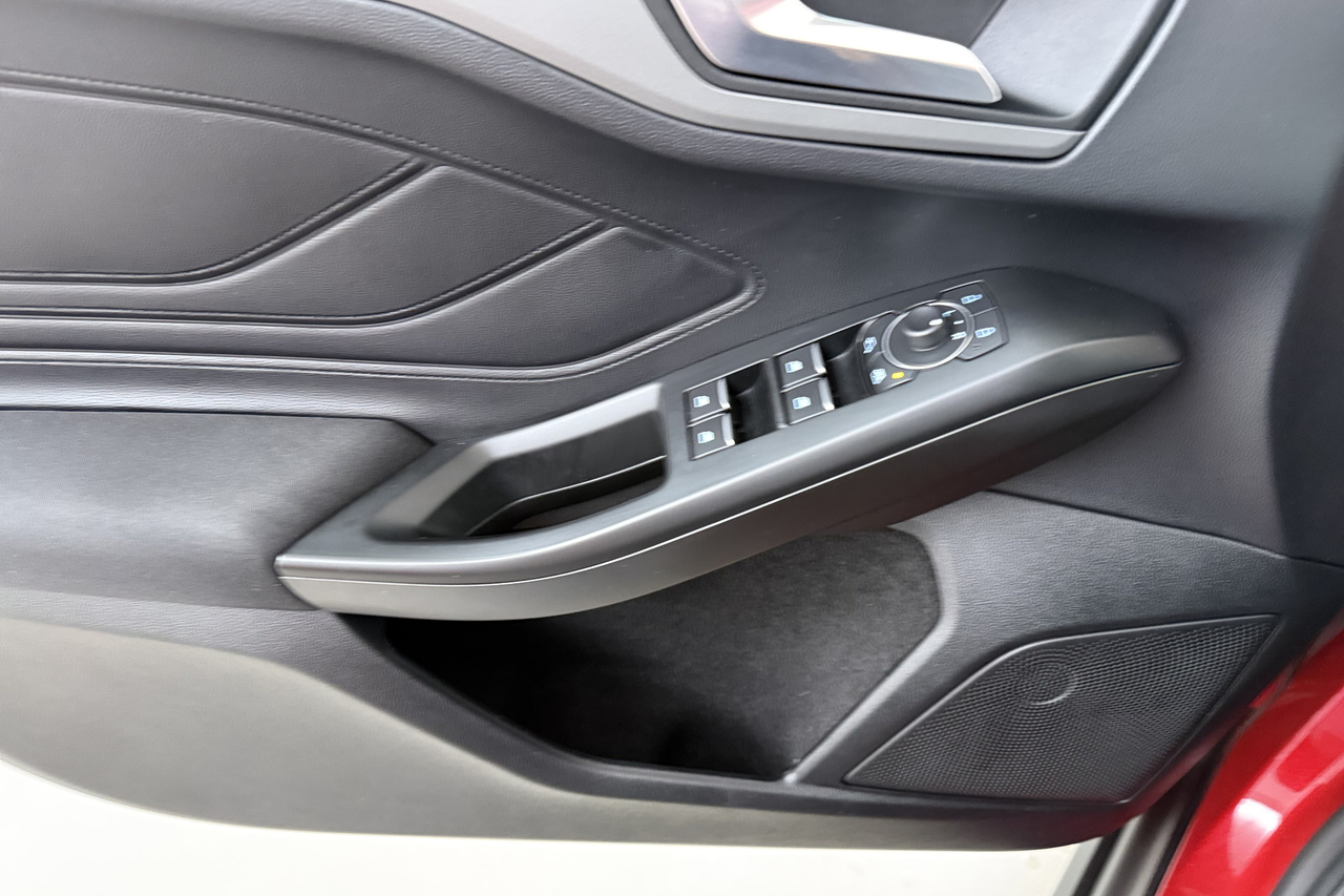 Ford Focus SW — photo 16