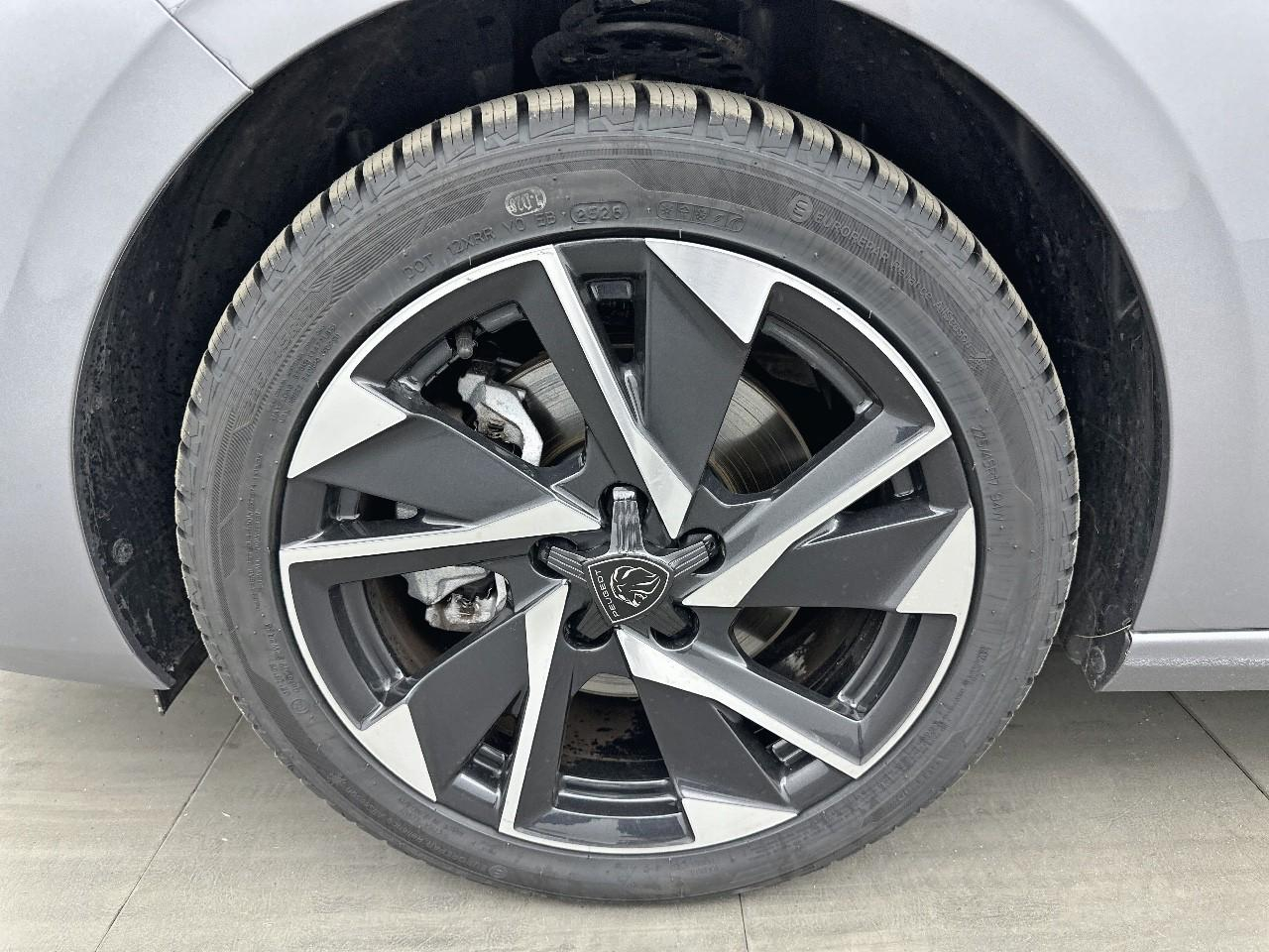 Peugeot 308 hybrid 145 e-dcs6 allure — photo 14