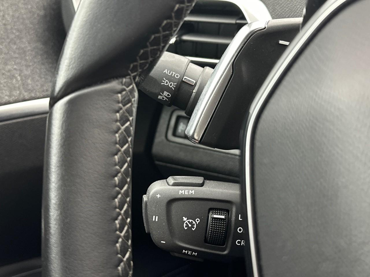 Peugeot 3008 puretech 130ch s&s eat8 allure pack — photo 17